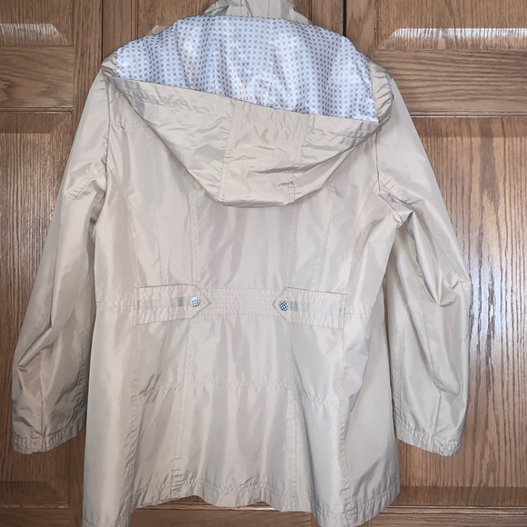 Light Weight Jacket. - Picture 2 of 4